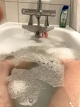 Snapshot of Russell1508 chatting on November 2025 03:49:02 PM Russell1508 online show from November 2025 03:49:02 PM