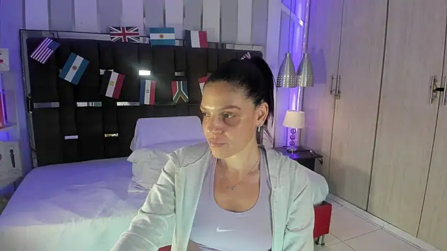 Snapshot of KatteMoss chatting on June 2026 04:12:02 AM KatteMoss online show from June 2026 04:12:02 AM