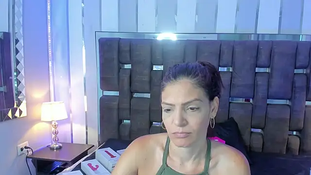 KatteMoss online show from April 2026 09:15:01 PM