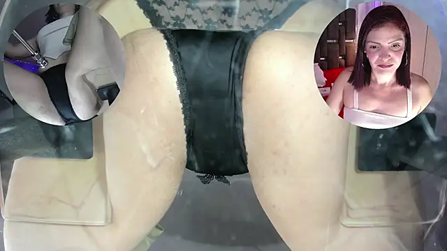 Snapshot of KatteMoss chatting on November 2025 08:31:02 PM KatteMoss online show from November 2025 08:31:02 PM