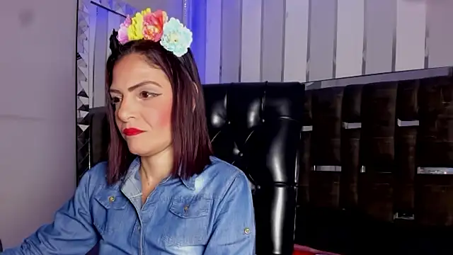 Snapshot of KatteMoss chatting on October 2025 04:36:01 AM KatteMoss online show from October 2025 04:36:01 AM