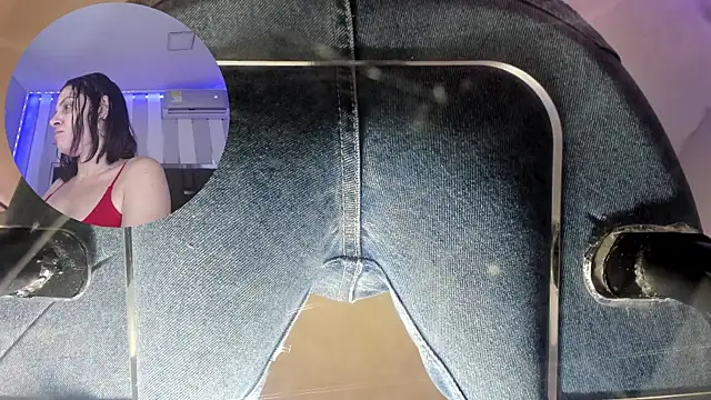 Snapshot of KatteMoss chatting on September 2025 12:49:02 PM KatteMoss online show from September 2025 12:49:02 PM