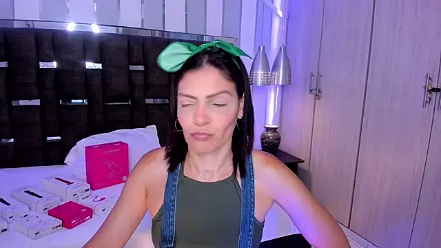 KatteMoss online show from April 2026 08:15:01 PM