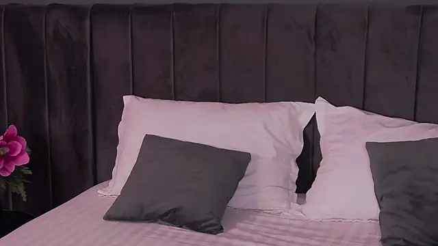 Emmelyn online show from April 2026 04:40:01 AM