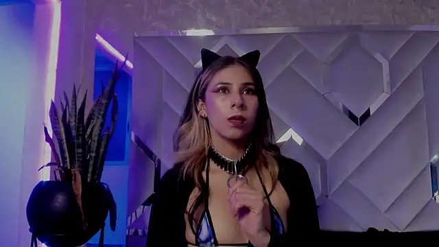 Sara Foxx1 online show from October 2025 10:20:01 PM