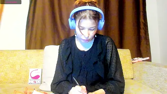 Leila purr18 online show from September 2025 08:04:02 PM