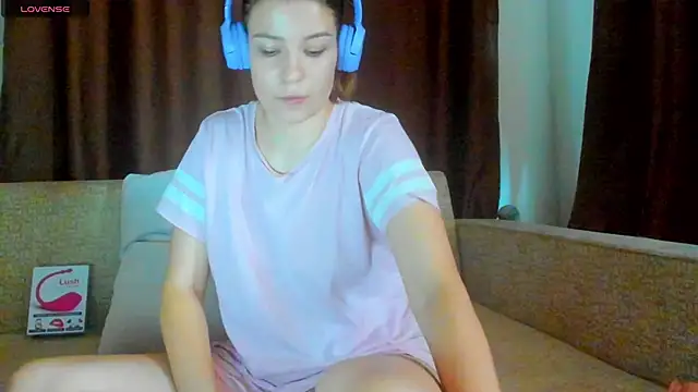 Leila purr18 online show from September 2025 07:48:02 AM