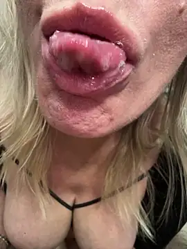 Snapshot of EsterHotMilf chatting on February 2026 02:21:01 AM EsterHotMilf online show from February 2026 02:21:01 AM