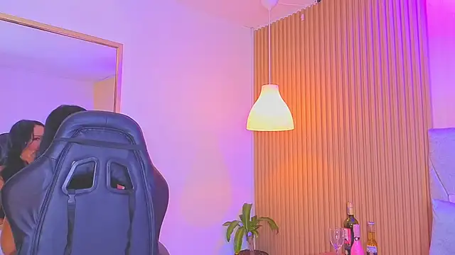 Dakota diaz  online show from April 2026 07:31:02 PM