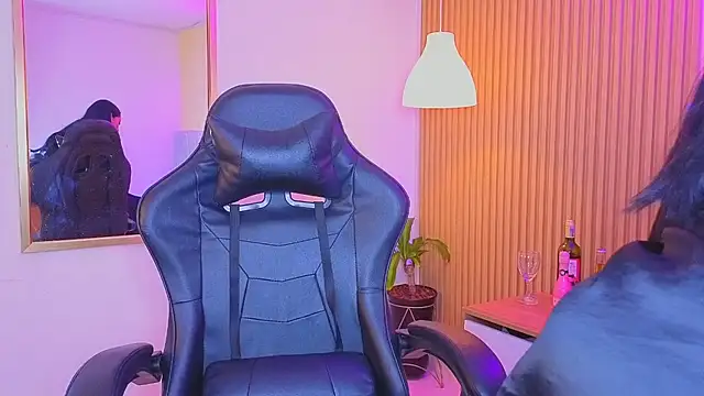 Dakota diaz  online show from April 2026 07:40:02 PM