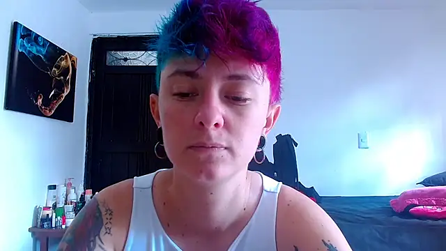 Snapshot of tomboyblue chatting on May 2026 05:33:01 PM tomboyblue online show from May 2026 05:33:01 PM