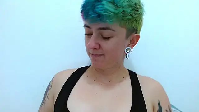 tomboyblue online show from November 2025 02:26:02 AM