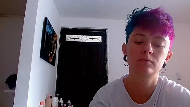Snapshot of tomboyblue chatting on May 2026 07:10:02 PM tomboyblue online show from May 2026 07:10:02 PM