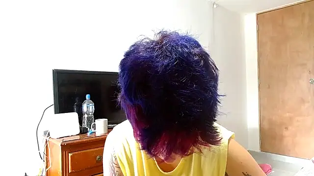 Snapshot of tomboyblue chatting on May 2026 05:39:02 PM tomboyblue online show from May 2026 05:39:02 PM