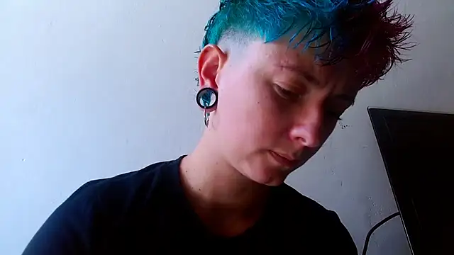 Snapshot of tomboyblue chatting on May 2026 05:13:02 PM tomboyblue online show from May 2026 05:13:02 PM