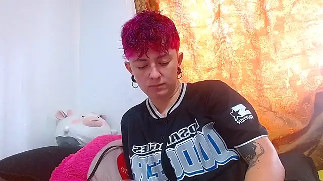 Snapshot of tomboyblue chatting on May 2026 05:46:01 PM tomboyblue online show from May 2026 05:46:01 PM