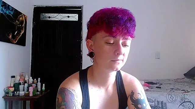 Snapshot of tomboyblue chatting on May 2026 07:44:02 PM tomboyblue online show from May 2026 07:44:02 PM