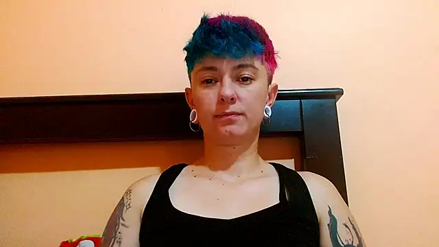 Snapshot of tomboyblue chatting on June 2026 04:40:01 PM tomboyblue online show from June 2026 04:40:01 PM