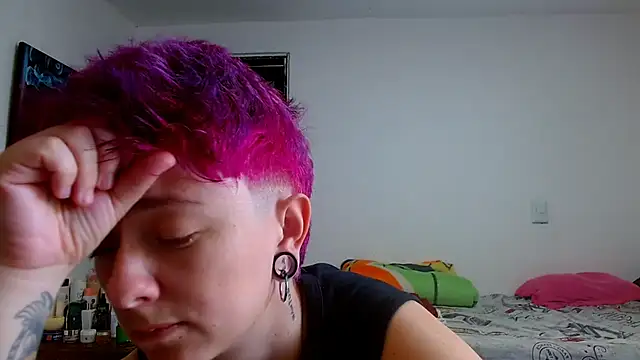 Snapshot of tomboyblue chatting on May 2026 05:33:02 PM tomboyblue online show from May 2026 05:33:02 PM