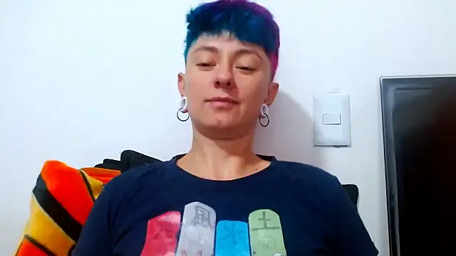 Snapshot of tomboyblue chatting on June 2026 05:47:02 PM tomboyblue online show from June 2026 05:47:02 PM