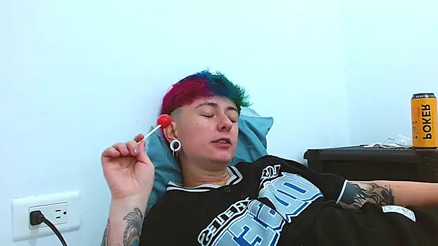 tomboyblue online show from November 2025 12:43:01 PM