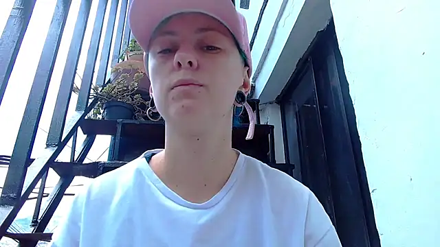 tomboyblue online show from April 2026 04:10:01 PM