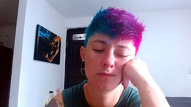 Snapshot of tomboyblue chatting on May 2026 06:05:01 PM tomboyblue online show from May 2026 06:05:01 PM