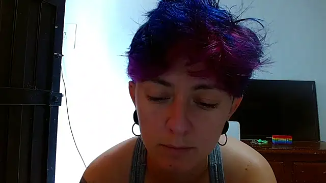 Snapshot of tomboyblue chatting on May 2026 05:20:02 PM tomboyblue online show from May 2026 05:20:02 PM