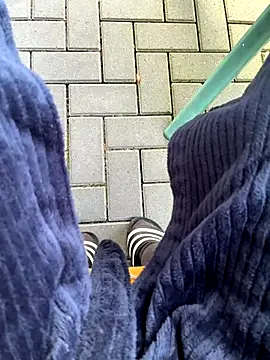 Snapshot of DurableFog chatting on December 2025 08:40:02 AM DurableFog online show from December 2025 08:40:02 AM