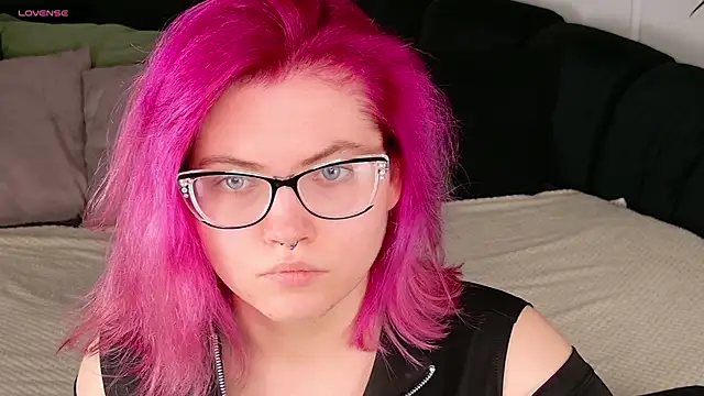 Lisa Adam online show from September 2025 06:02:01 PM