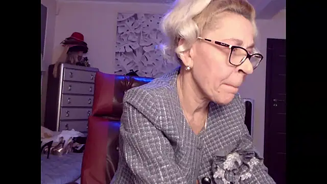 Snapshot of HornyMilf_555 chatting on October 2025 01:12:02 PM HornyMilf 555 online show from October 2025 01:12:02 PM