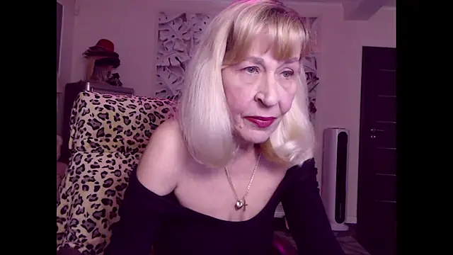 Snapshot of HornyMilf_555 chatting on December 2025 02:16:02 PM HornyMilf 555 online show from December 2025 02:16:02 PM