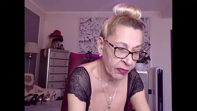 Snapshot of HornyMilf_555 chatting on October 2025 11:01:01 AM HornyMilf 555 online show from October 2025 11:01:01 AM