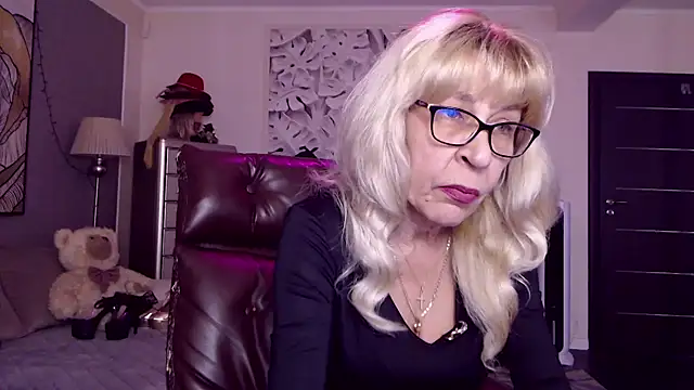 Snapshot of HornyMilf_555 chatting on September 2025 12:56:02 PM HornyMilf 555 online show from September 2025 12:56:02 PM