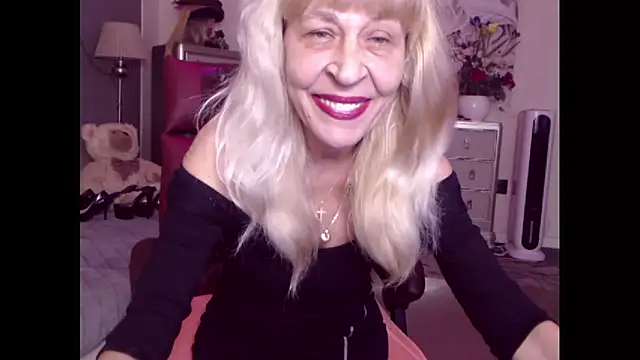 Snapshot of HornyMilf_555 chatting on October 2025 01:30:02 PM HornyMilf 555 online show from October 2025 01:30:02 PM