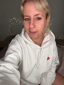 MariaValentine online show from December 2025 04:44:01 PM