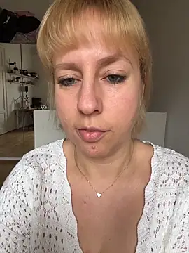 MariaValentine online show from November 2025 09:30:01 AM