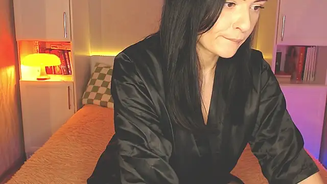 Leaaaaaaaaa online show from November 2025 06:11:02 PM