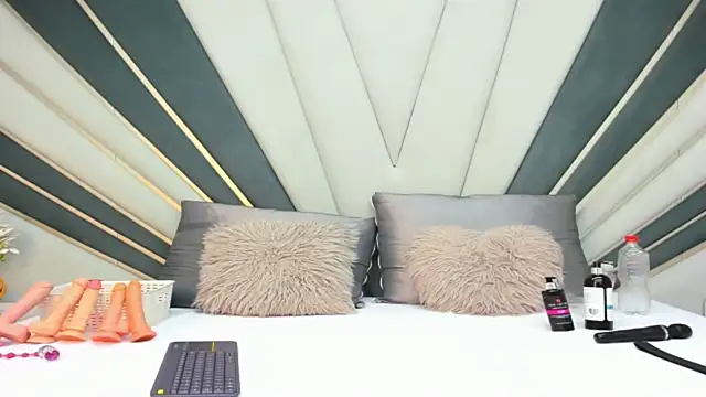 kathy-steven online show from November 2025 08:03:02 PM