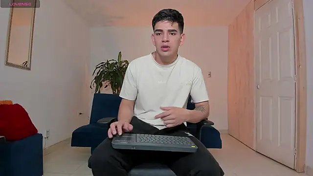 Ares Johnson online show from October 2025 01:40:01 AM