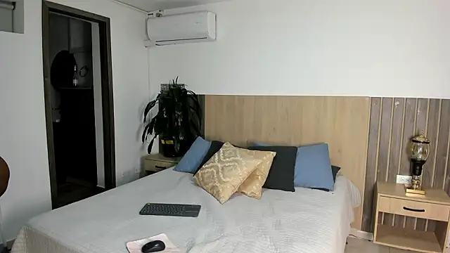 rebeca cortez  online show from February 2026 07:49:02 PM