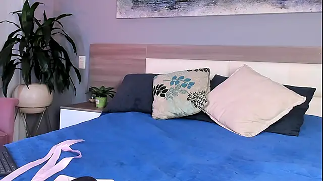 rebeca cortez  online show from April 2026 07:07:02 PM