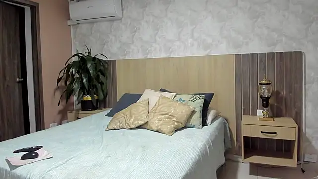 rebeca cortez  online show from April 2026 07:43:02 PM