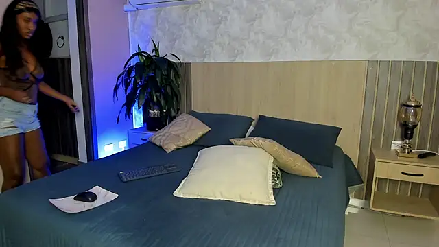 rebeca cortez  online show from April 2026 07:40:02 PM