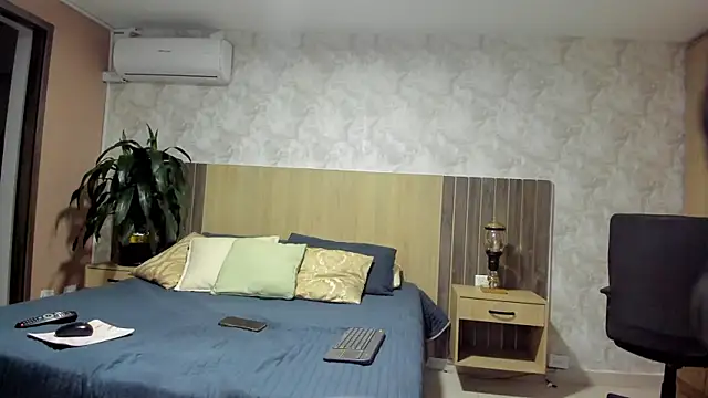 rebeca cortez  online show from April 2026 08:03:02 PM