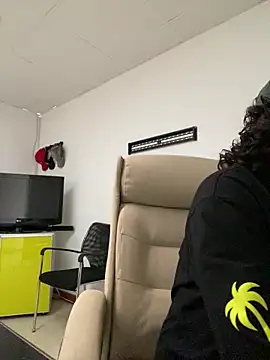 DanielGomez9 online show from April 2026 04:52:02 PM