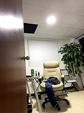 Snapshot of DanielGomez9 chatting on October 2025 01:04:02 AM DanielGomez9 online show from October 2025 01:04:02 AM