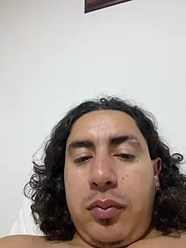 Snapshot of DanielGomez9 chatting on June 2026 01:17:02 AM DanielGomez9 online show from June 2026 01:17:02 AM