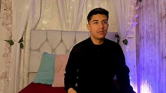 BradLovEmma  online show from November 2025 11:24:02 AM