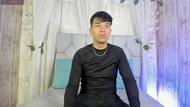 BradLovEmma  online show from November 2025 01:43:01 AM